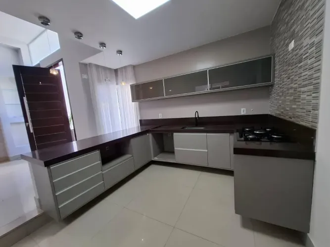 Excelente casa no Vale dos Cristais