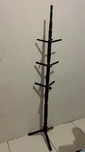 Vende- se cabideiro