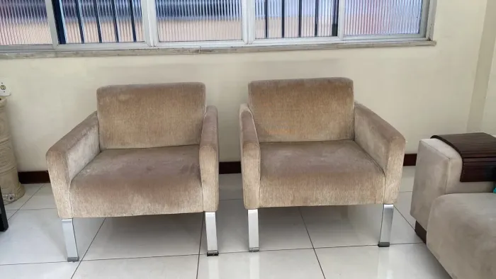 PAR DE POLTRONAS À VENDA