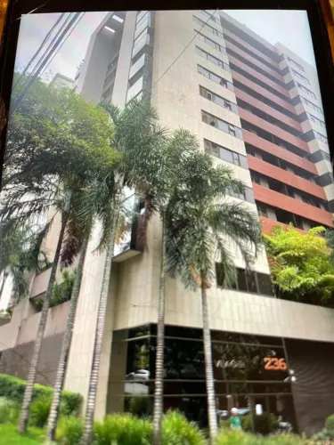 Apartamento para aluguel com 108 metros quadrados com 3 quartos