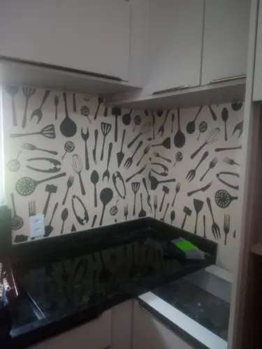 Aplicação de papel de paredes tecidos e auto adesivos de faixadas e etc