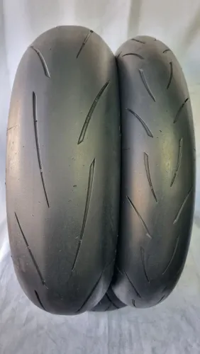 Par de pneu metzeler racetec k3 160/60 17 e 120/70 17 usado