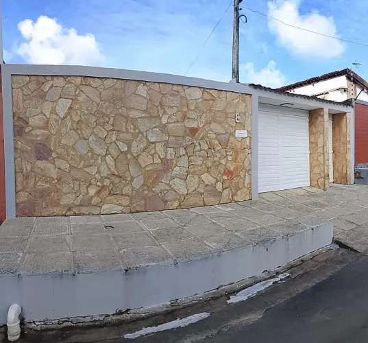 Imóvel para venda possui 150 metros quadrados com 4 quartos em Barro Duro - Maceió - AL