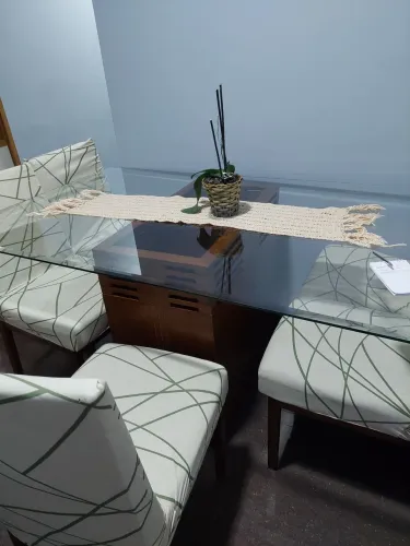 Mesa com 6 cadeira