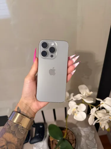 iPhone 15 Pro Titânio Natural IMPECÁVEL