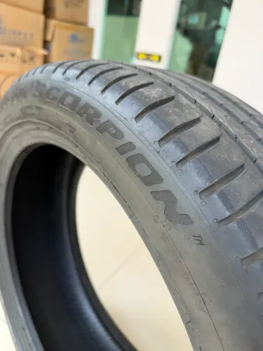 Pneu Pirelli Scorpion - 235/45 - 19