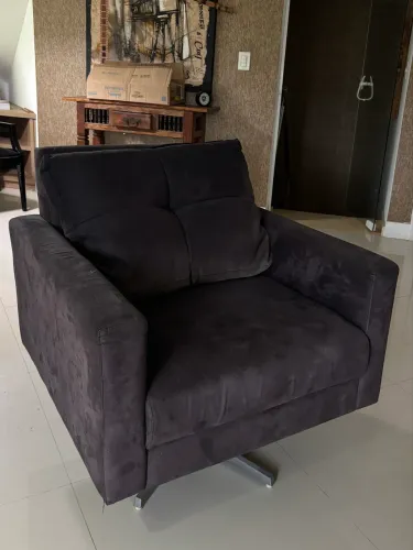 Poltrona moderna confortável