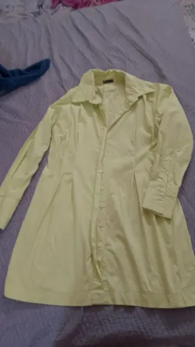 Roupas novas e outras já usadas uma vez.