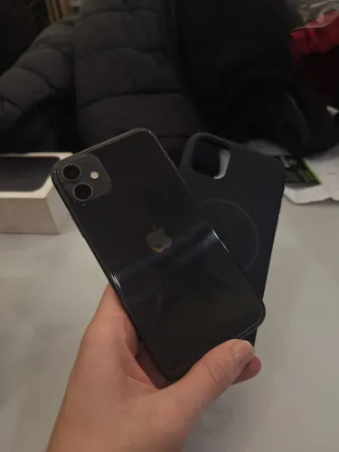 Iphone 11 64gb 70%?