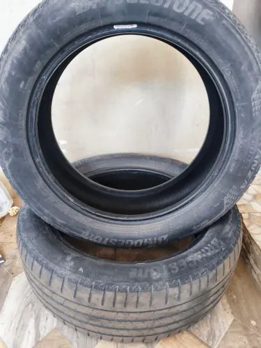 Pneus Bridgestone 205/55 aro 17.
