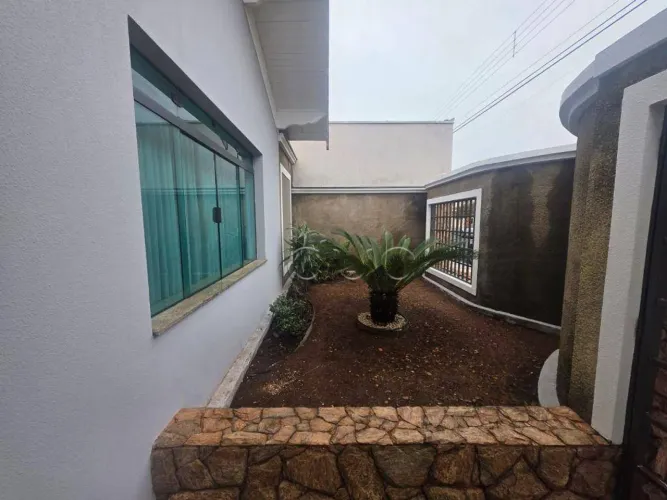 Casa com 3 dormitórios para alugar, 165 m² por R$ 3.098,00/mês - Vila Rezende - Piracicaba