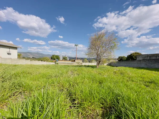 Terreno 630 m² em Atibaia, perto do Bourbon, vista permanente e ótima localização.