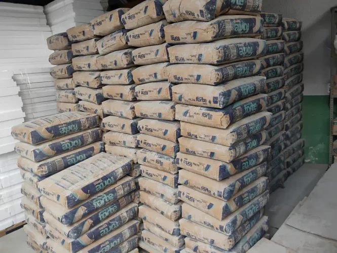Cimento Forte - 44,00 para retirada e 46,00 reais para entrega 