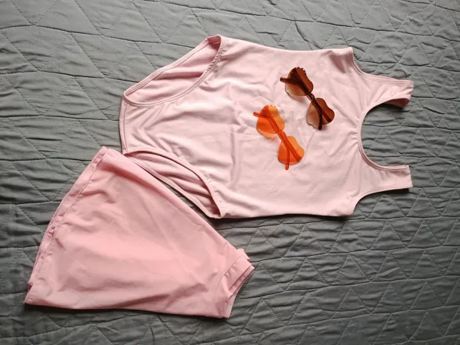 Roupa de balé, com dois óculos de coração