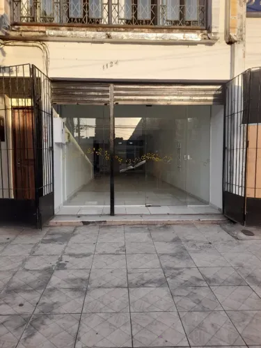 Ponto comercial com porta de vidro e 2 salão amplo, copa, 3 banheiros, sala/2escritório/al