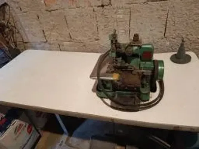 Máquina de costura industrial
