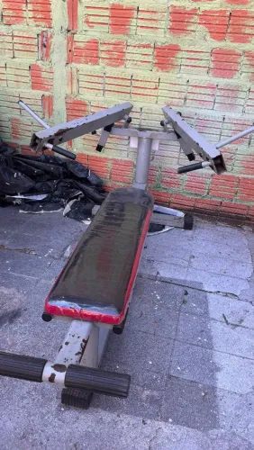 Equipamento de musculação peitoral reto