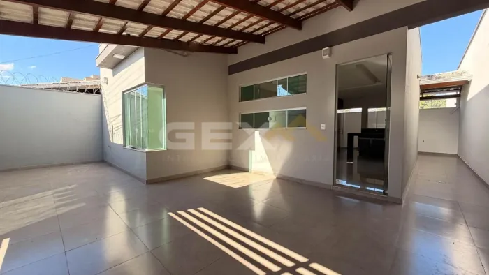 Casa á Venda com 03 Quartos no Bairro São Roque em Divinópolis MG.