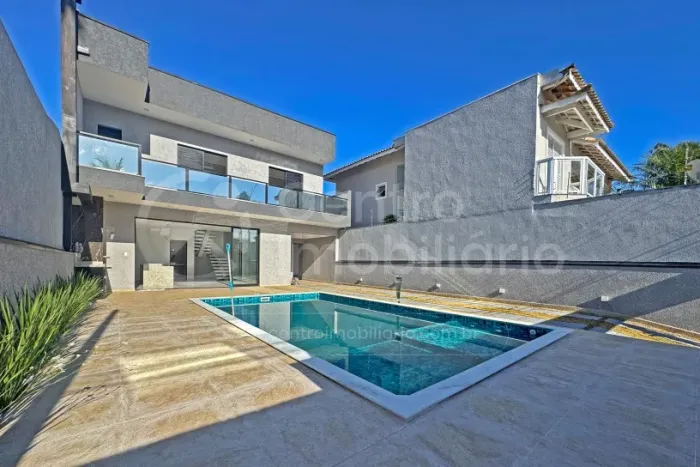 CASA à venda com piscina e 3 quartos em Peruíbe, no bairro Parque Balneario Oasis