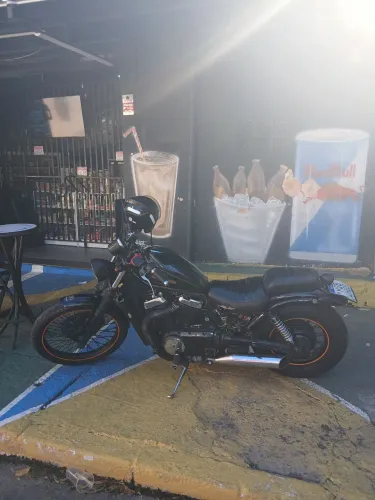 Moto Suzuki vs8000 bom para viagem