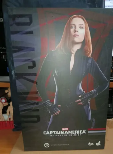 Black widow hot toys winter soldier