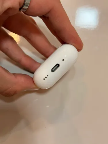Airpods 4 com cancelamento de ruído