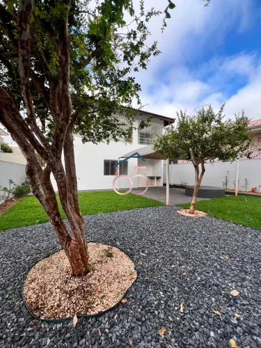 Casa para Locação no Condomínio Belvedere | 3 Quartos, 3 Suítes e Quintal Amplo