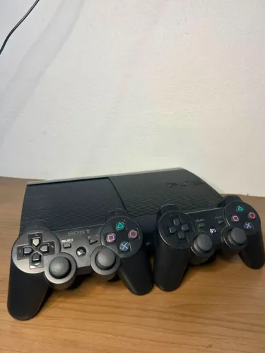 Ps3 Super Slim com 2 controles original