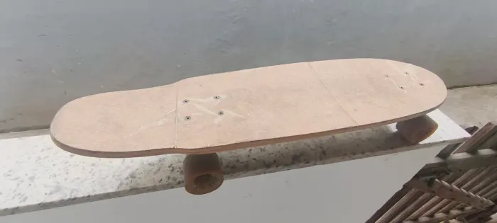 Vendo skate cruiser muito bem conservado, pronto para uso