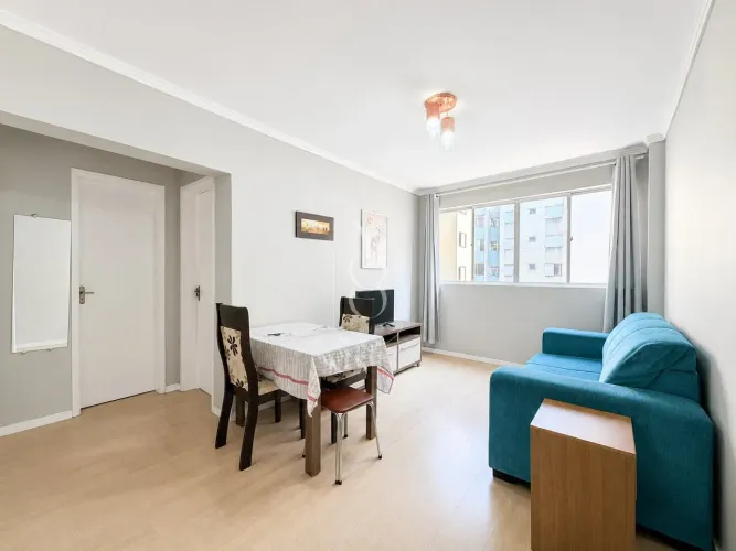 Apartamento com 2 quartos e 1 Vaga de Garagem Totalmente Mobiliado no Bairro Água Verde em