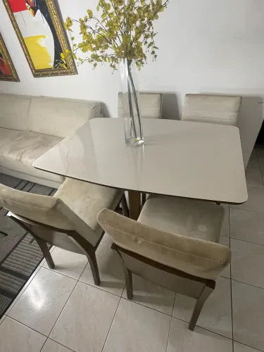 Mesa de Jantar de madeira 