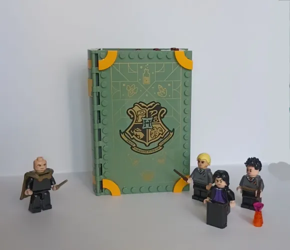 Livro LEGO Harry Poter com 4 bonecos e + um brinde (varinha)