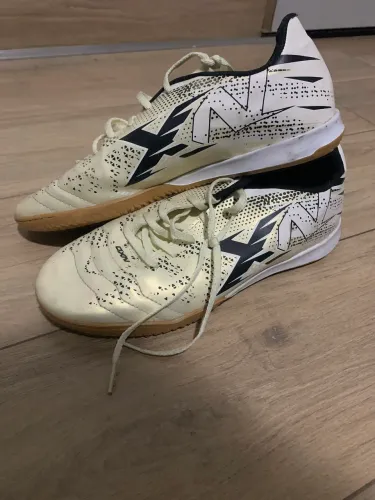 Chuteira Futsal Bege com Branco 43