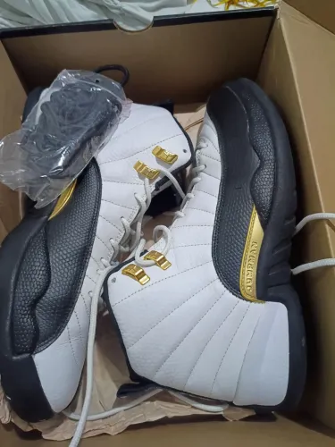 Jordan 12 Táxi Size (42)