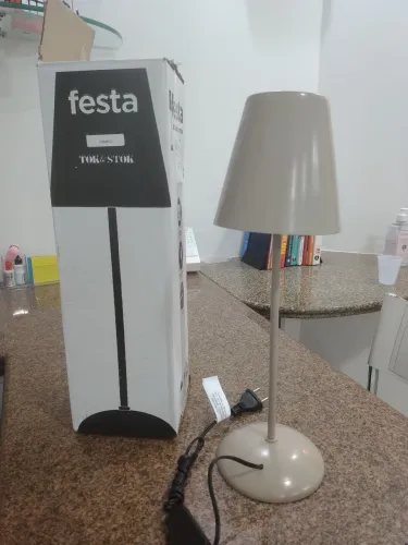 Vende-se luminária de mesa Tok&Stok