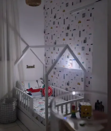 Vendo cama montessori com colchão tamanho berço americano 