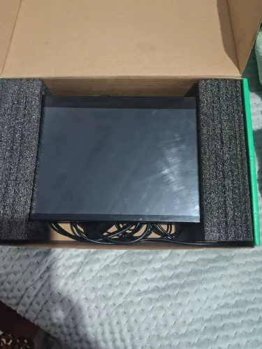 Vendo som de carro 10 polegadas retirada na compensa .