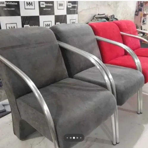 Poltrona decorativa braços de alumínio redondo