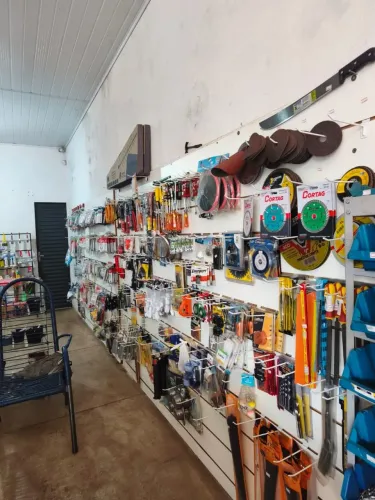 Vende se ferragista 