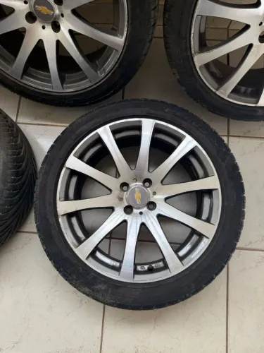 Rodas 225/45 R17 com 4 pneus novos 