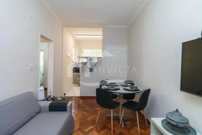 OPORTUNIDADE DE QUARTO E SALA EM RUA NOBRE NO LEBLON!