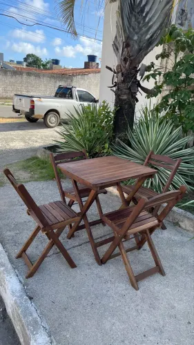 Mesa dobrável com 4 cadeiras