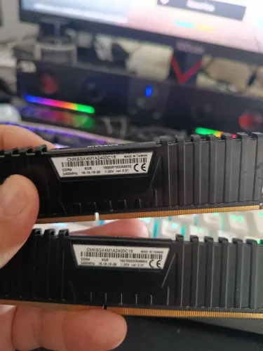 Memória RAm 16GB 2X8GB 2400Mhz Corsair Vengeance