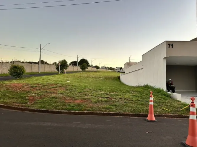 Terreno em Condomínio para Venda em Presidente Prudente, Residencial