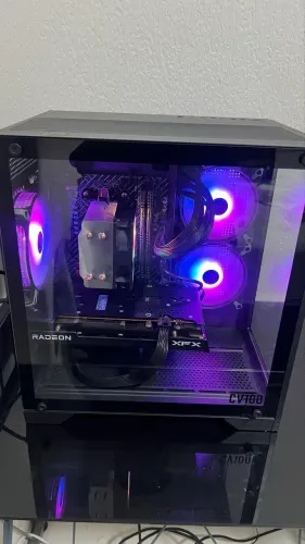 Pc GAMER - Rx 6650 XT 8GB + Ryzen 5 5600 + 16GB DE RAM ( garantia )