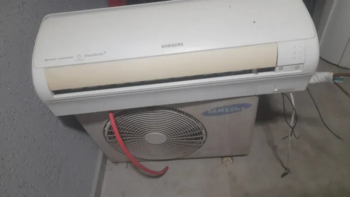 Ar condicionado 9mil BTU 220V pra sair hoje