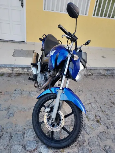 Vendo Fan 150 muito nova
