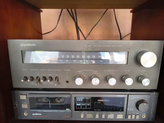 Vendo Receiver gradiente modelo S-95 em Excelente estado.