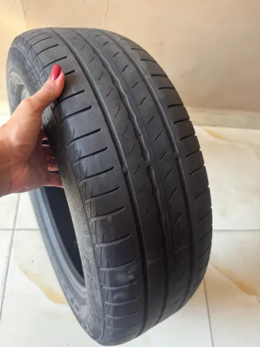Pneu para carro