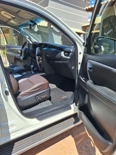 Toyota Hilux SW4 SRX 4X4 2.8 TDI 16V Dies. Aut. 2019